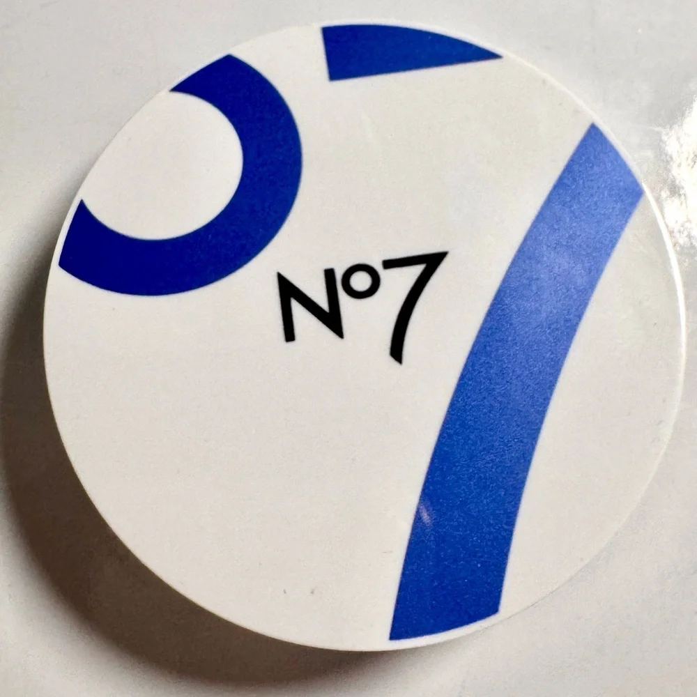 No7 Lift & Luminate Triple Action Finishing Powder - Medium